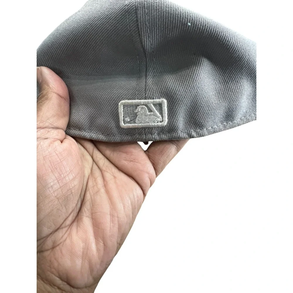 New Era 59FIFTY New York Yankees Fitted Hat Grey White - Size 7 5/8 MLB Cap - Picture 3 of 6